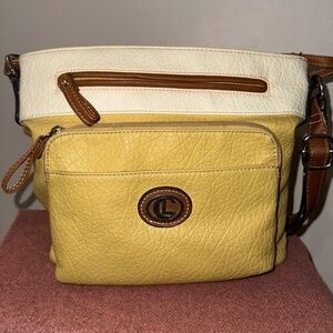 Carryland Crossbody